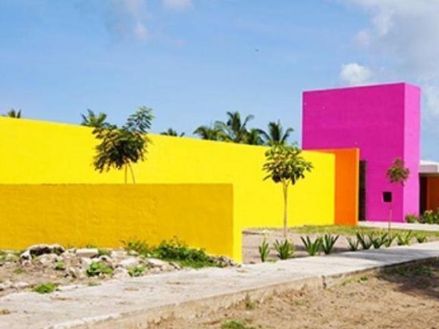 Casa en venta dentro de coto frente al mar