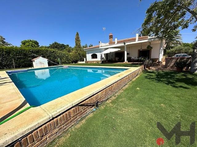 Casa en venta en Los Cortijos del Alcor, Carmona