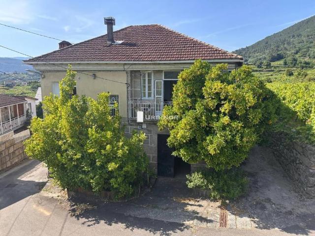 Casa en venta en A Arnoia