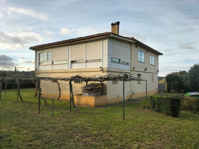Casa en venta en Abegondo, A Coruña