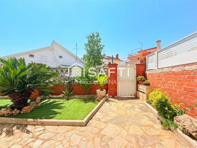 Casa en venta en Abrera