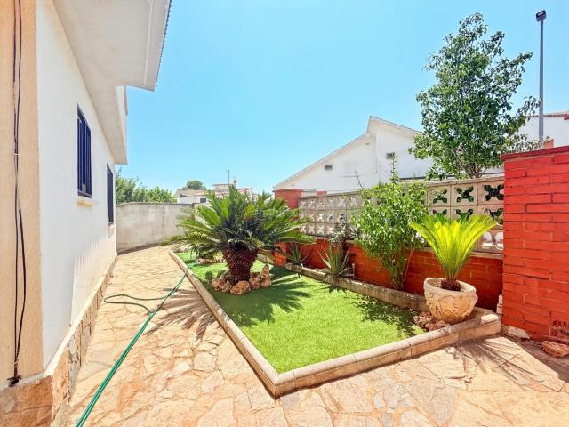 Casa en venta en Abrera