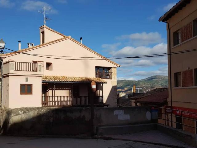Casa en venta en Ademuz, Valencia