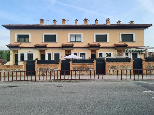 Casa en venta en La Adrada