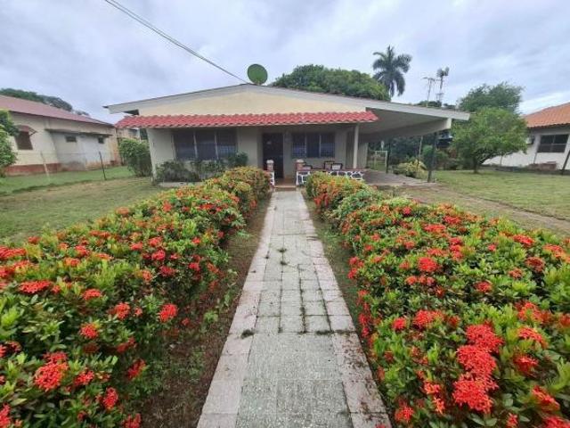 Casa en Venta en Aguadulce, terreno de 1252 m2