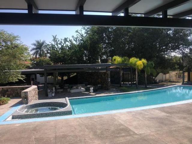 CASA EN VENTA EN AJIJIC