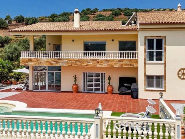 Casa en venta en Alcaucín, Málaga