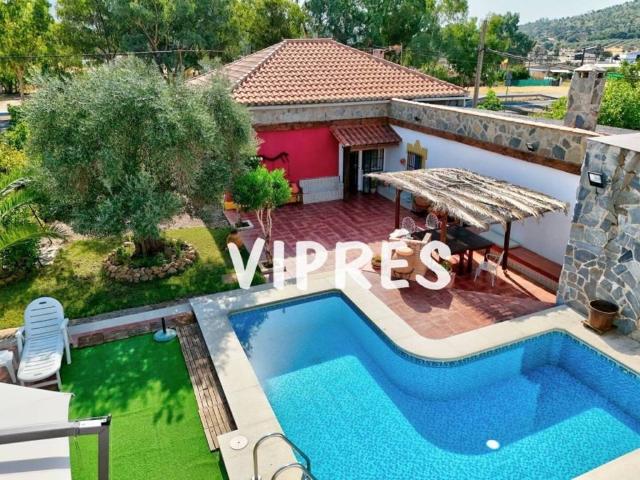 Casa en venta en Alcuéscar, Extremadura