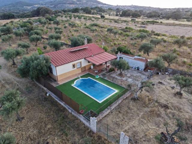 Casa en venta en Alcuéscar, Extremadura