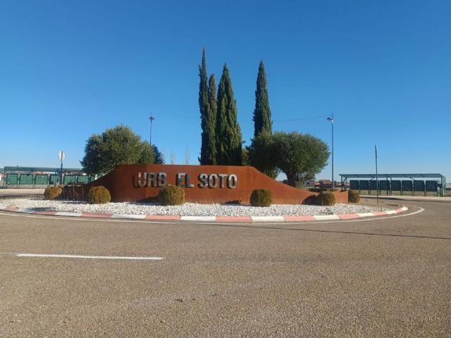 Casa en venta en Aldeamayor De San Martín, Urbanización el Soto
