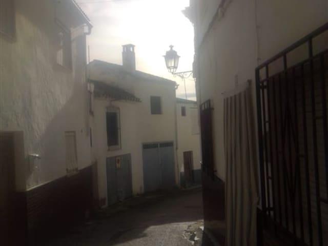 Casa en venta en Algarinejo