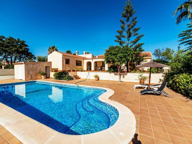 Casa en venta en Quatre-centes Vivendes, l'Alacantí