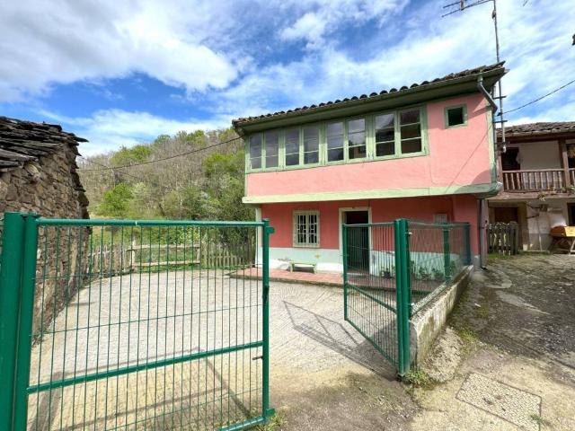 Casa en venta en Aller