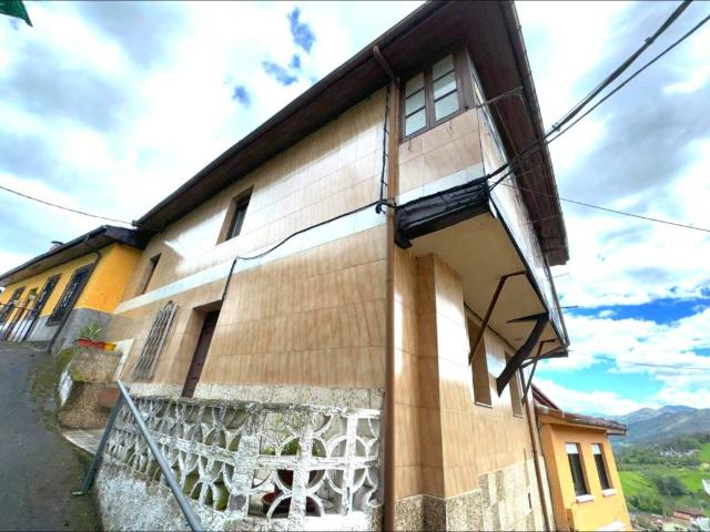 Casa en venta en Aller