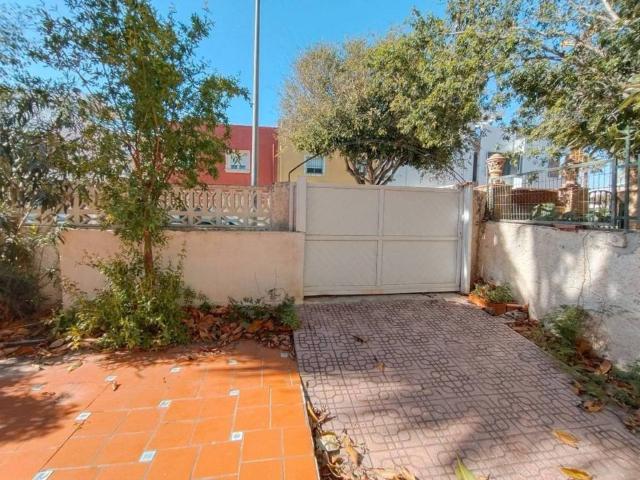 Casa en venta en El Zapillo, Almería