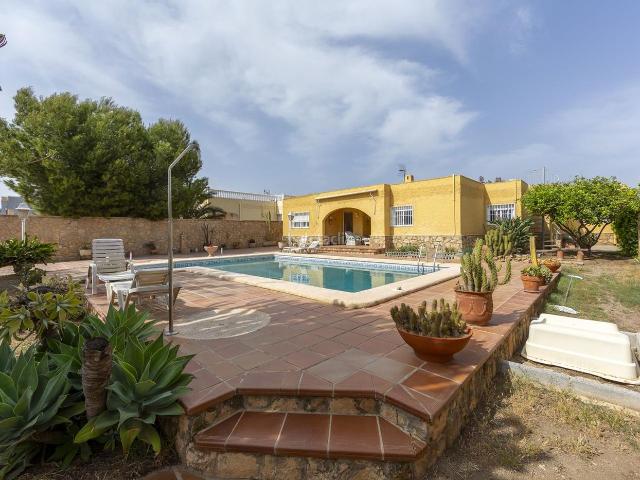 Casa en venta en Almedina, Almería