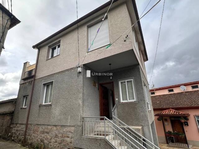 Casa en venta en Amoeiro, Ourense