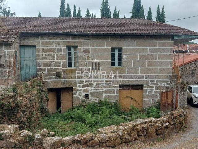 Casa en venta en Amoeiro, Ourense