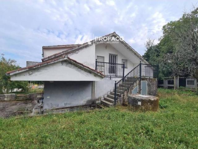 Casa en venta en Amoeiro, Ourense