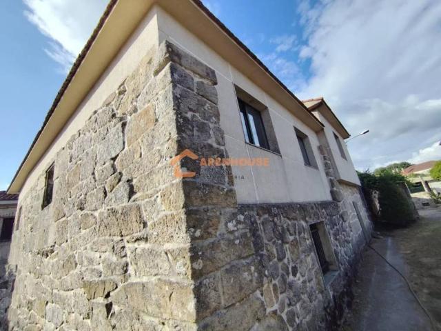 Casa en venta en Amoeiro, Ourense