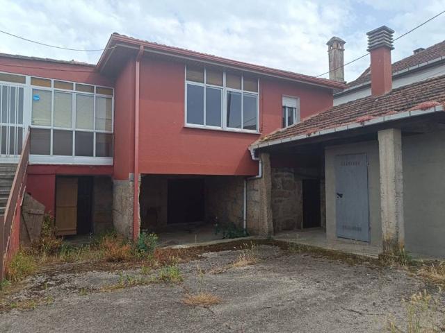 Casa en venta en Amoeiro