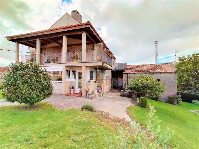Casa en venta en Amoeiro, Ourense