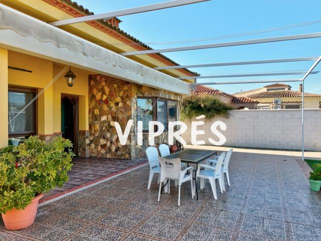 Casa en venta en Arroyo De San Serván, Extremadura