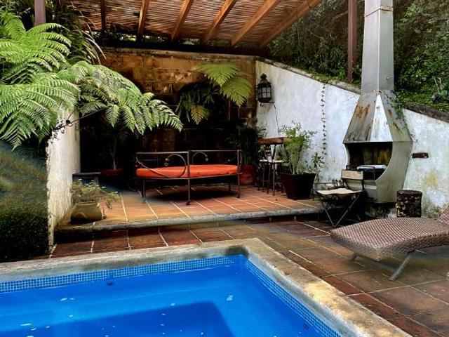 Casa en venta en Avándaro, Valle de Bravo, 4 Recámaras y Jacuzzi