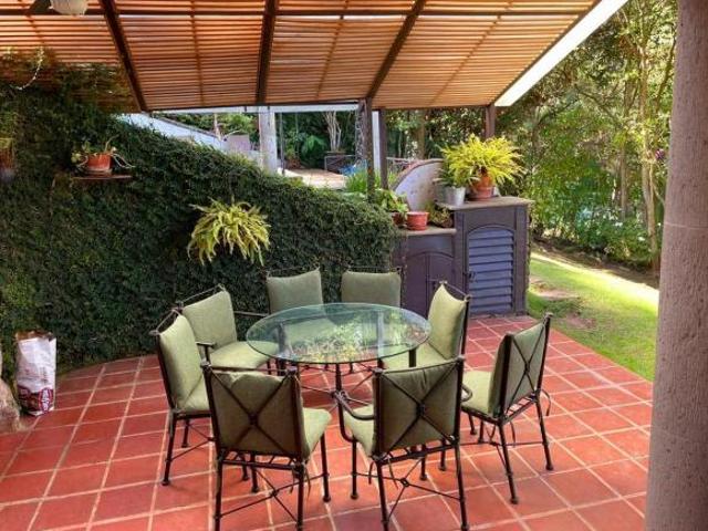Casa en venta en Avándaro, Valle de Bravo, 4 Recámaras y Jacuzzi