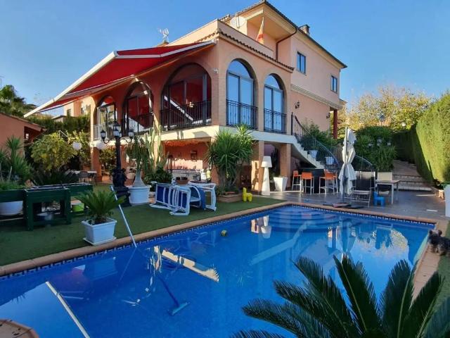 Casa en venta en Baeza, Andalucía