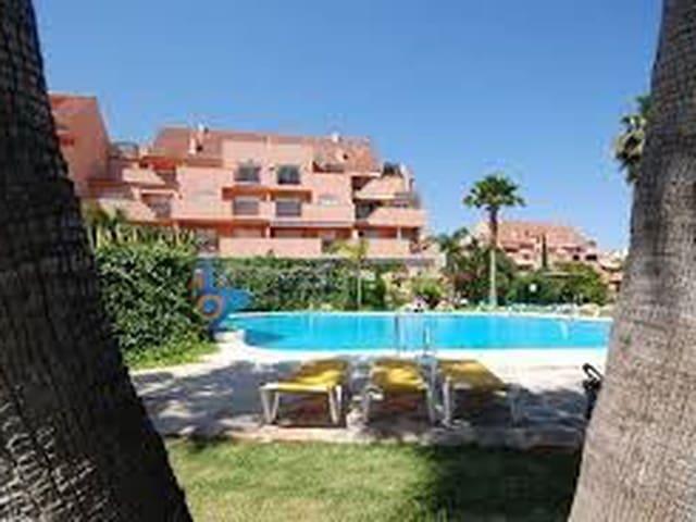 Casa en venta en La Perla de Bahía, Costa del Sol Occidental