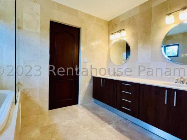 Casa en Venta en Balboa Clayton Panamá 604 m2. 4 hab