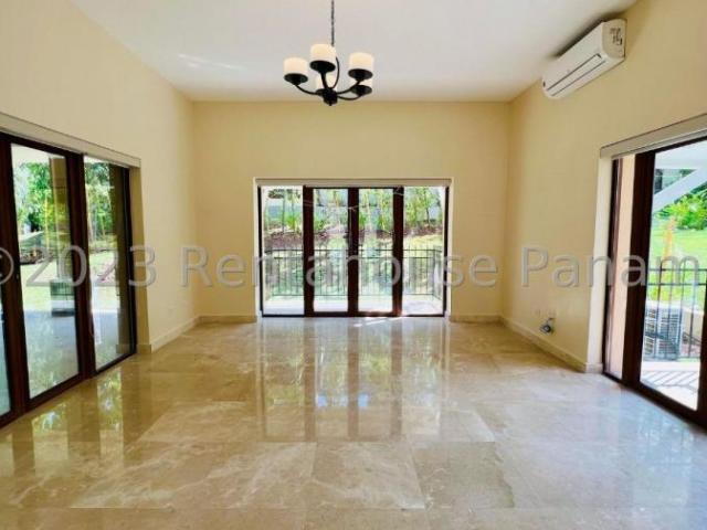 Casa en Venta en Balboa Clayton Panamá 604 m2. 4 hab