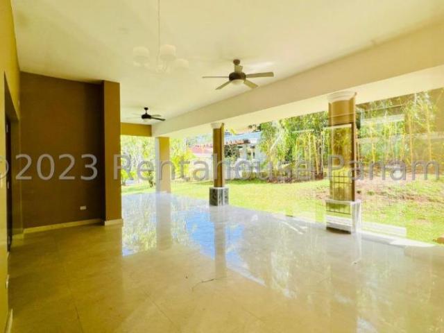 Casa en Venta en Balboa Clayton Panamá 604 m2. 4 hab