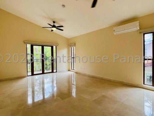 Casa en Venta en Balboa Clayton Panamá 604 m2. 4 hab