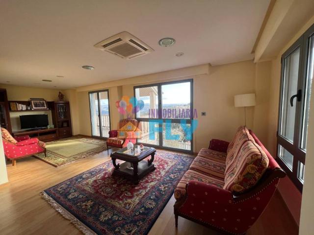 Casa en venta en Ourense, Galicia