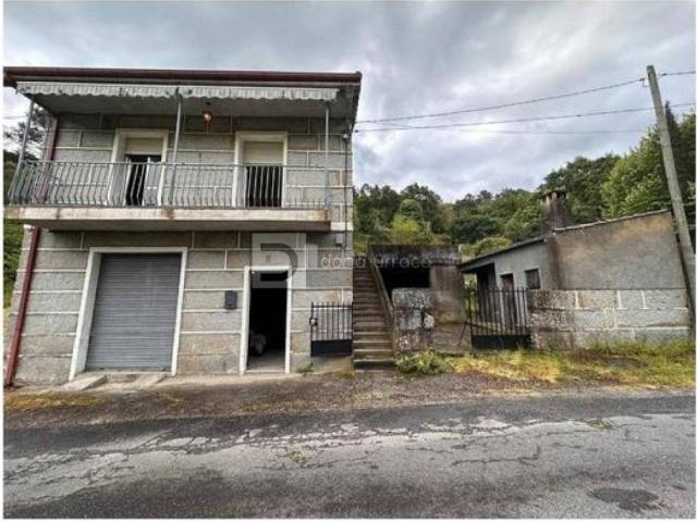 Casa en venta en Ourense, Galicia