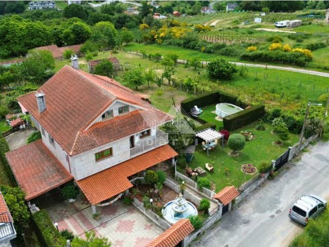 Chalet en venta en Barbadás, Ourense