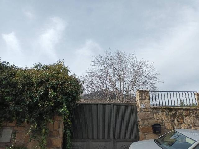 Casa en venta en Becerril De La Sierra