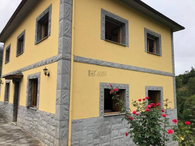 Casa en venta en Belmonte De Miranda, Fontouria