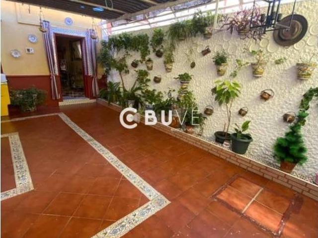 Casa en venta en Benacazón, Andalucía