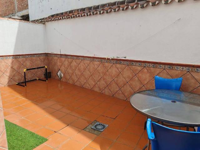 Casa en venta en Benamocarra