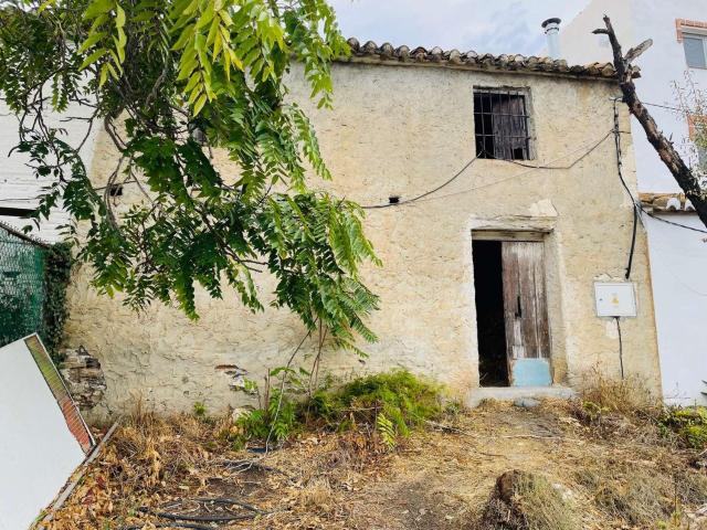 Casa en venta en Benamocarra