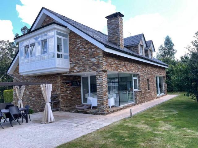 Casa en venta en Bergondo, A Coruña