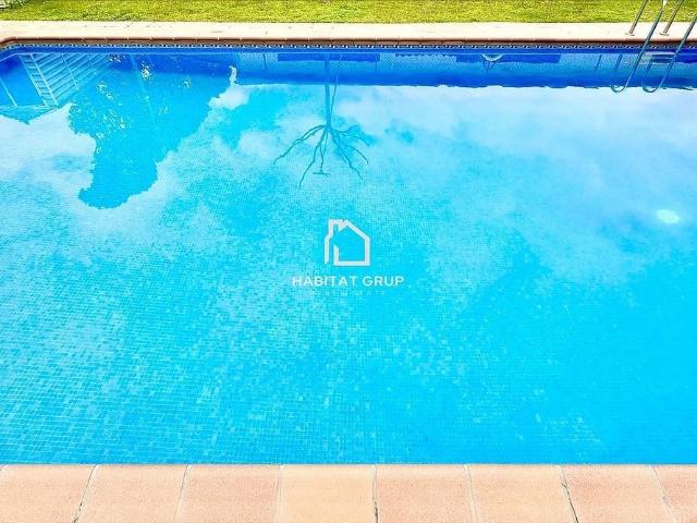 Villa en venta en Bescanó