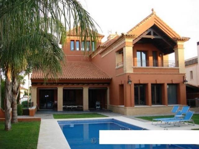 Casa en venta en Bormujos, Andalucía