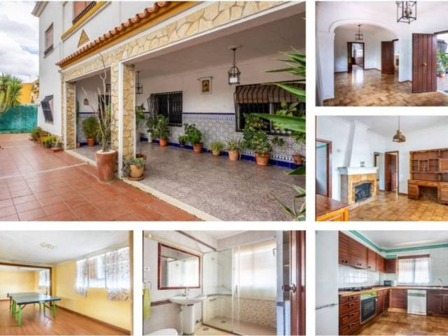 Casa en venta en Bormujos, Andalucía