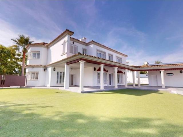 Casa en venta en Bormujos, Andalucía