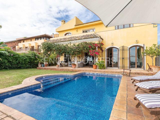 Casa en venta en Bormujos, Andalucía