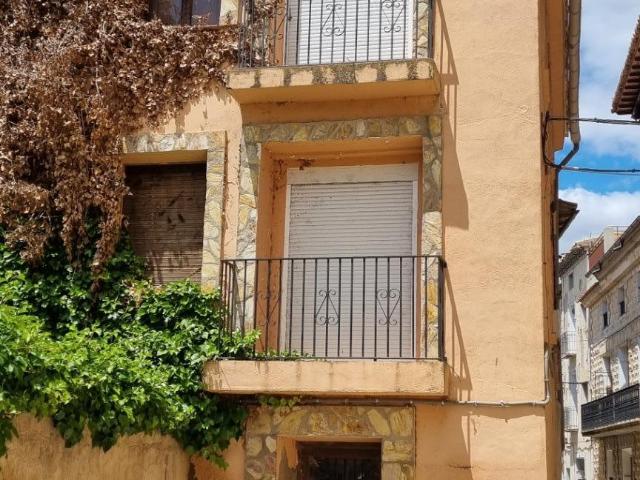 Casa en venta en Allueva, Aragón